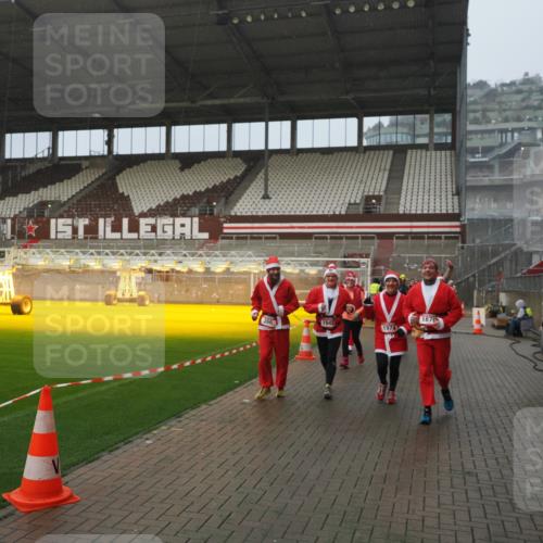 07.12.2025 - St. Pauli X-Mass-Run No. 15 Fabian Wolf http://msf.ph/oto/9409670 07.12.2025 11:09:33 Ziel 59, 66, 266, 330, 971, 1084, 1463, 1477, 1579, 1582, 1641, 1851, 1870, 1945, 1974, 2042, 3151, 4190, 4191 meine-sportfotos.de