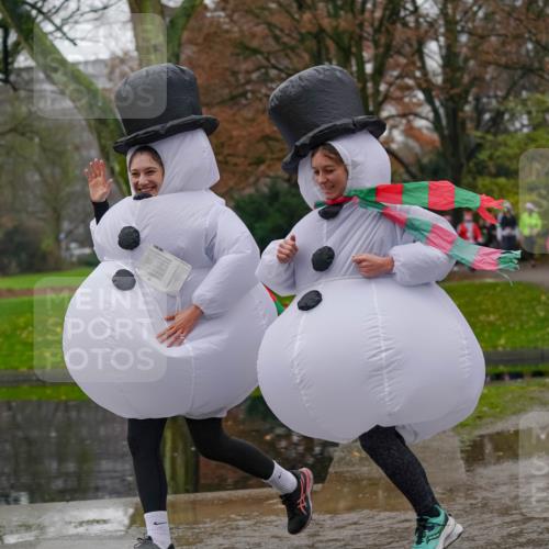07.12.2025 - St. Pauli X-Mass-Run No. 15 Michael Burmester http://msf.ph/oto/9409671 07.12.2025 11:28:42 Laufen  meine-sportfotos.de