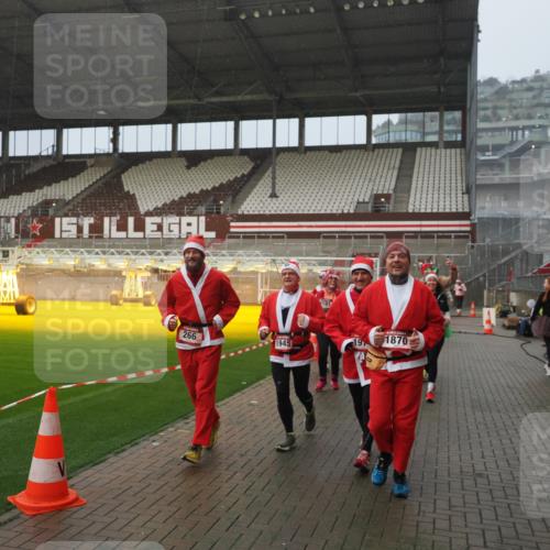 07.12.2025 - St. Pauli X-Mass-Run No. 15 Fabian Wolf http://msf.ph/oto/9409686 07.12.2025 11:09:34 Ziel 59, 66, 266, 330, 971, 1084, 1463, 1477, 1579, 1582, 1641, 1851, 1870, 1945, 1974, 2042, 3151, 4190, 4191 meine-sportfotos.de