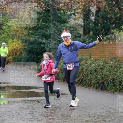 07.12.2025 - St. Pauli X-Mass-Run No. 15 Michael Burmester http://msf.ph/oto/9409688 07.12.2025 11:28:51 Laufen 2629, 2625 meine-sportfotos.de