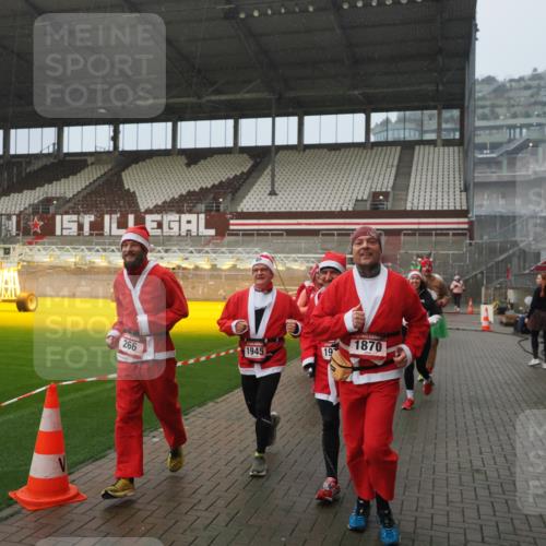 07.12.2025 - St. Pauli X-Mass-Run No. 15 Fabian Wolf http://msf.ph/oto/9409693 07.12.2025 11:09:35 Ziel 59, 66, 266, 330, 971, 1084, 1463, 1477, 1579, 1582, 1641, 1851, 1870, 1945, 1974, 2042, 3151, 4190, 4191 meine-sportfotos.de