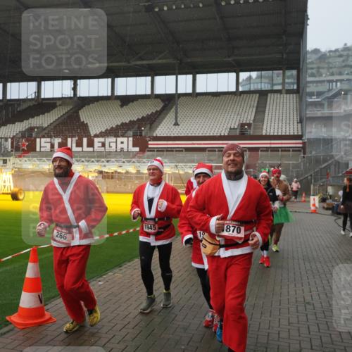 07.12.2025 - St. Pauli X-Mass-Run No. 15 Fabian Wolf http://msf.ph/oto/9409696 07.12.2025 11:09:35 Ziel 59, 66, 266, 330, 971, 1084, 1463, 1477, 1579, 1582, 1641, 1851, 1870, 1945, 1974, 2042, 3151, 4190, 4191 meine-sportfotos.de