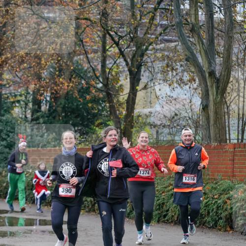 07.12.2025 - St. Pauli X-Mass-Run No. 15 Michael Burmester http://msf.ph/oto/9409710 07.12.2025 09:46:12 Laufen 1910, 390, 191, 1374, 1316 meine-sportfotos.de