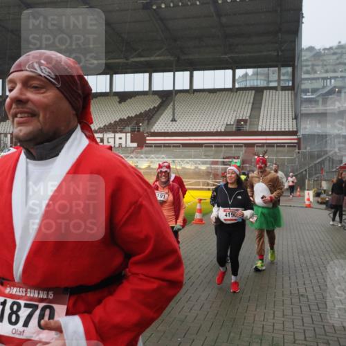 07.12.2025 - St. Pauli X-Mass-Run No. 15 Fabian Wolf http://msf.ph/oto/9409711 07.12.2025 11:09:36 Ziel 59, 66, 266, 330, 971, 1084, 1463, 1477, 1579, 1582, 1641, 1851, 1870, 1945, 1974, 2042, 3151, 4190, 4191 meine-sportfotos.de