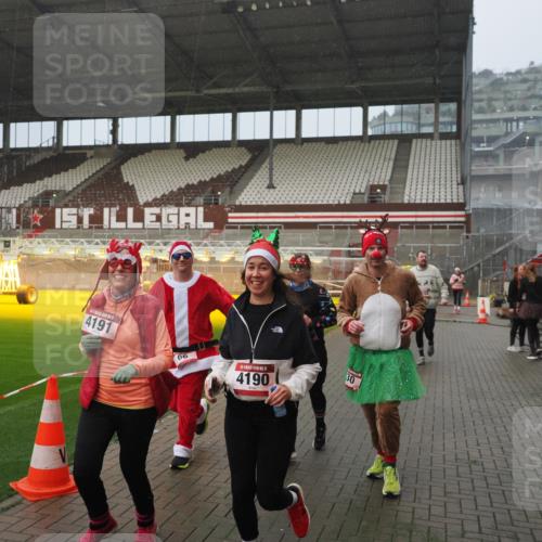 07.12.2025 - St. Pauli X-Mass-Run No. 15 Fabian Wolf http://msf.ph/oto/9409725 07.12.2025 11:09:37 Ziel 59, 66, 266, 330, 814, 971, 1084, 1157, 1463, 1477, 1579, 1582, 1641, 1851, 1870, 1945, 1974, 2042, 3151, 4190, 4191 meine-sportfotos.de