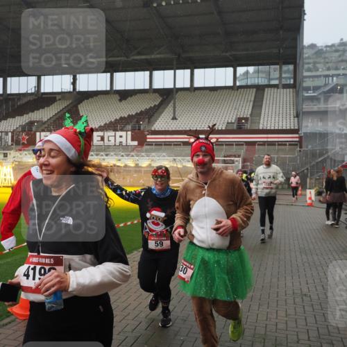 07.12.2025 - St. Pauli X-Mass-Run No. 15 Fabian Wolf http://msf.ph/oto/9409735 07.12.2025 11:09:38 Ziel 59, 66, 266, 330, 814, 971, 1084, 1157, 1463, 1477, 1579, 1582, 1641, 1851, 1870, 1945, 1974, 2042, 3151, 4190, 4191 meine-sportfotos.de