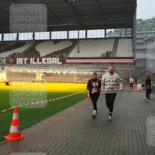 07.12.2025 - St. Pauli X-Mass-Run No. 15 Fabian Wolf http://msf.ph/oto/9409753 07.12.2025 11:09:39 Ziel 59, 66, 266, 330, 814, 971, 1084, 1157, 1463, 1477, 1579, 1582, 1641, 1851, 1870, 1945, 1974, 2042, 3151, 4190, 4191 meine-sportfotos.de