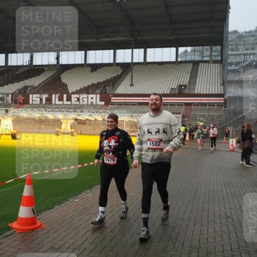 07.12.2025 - St. Pauli X-Mass-Run No. 15 Fabian Wolf http://msf.ph/oto/9409770 07.12.2025 11:09:40 Ziel 59, 66, 266, 330, 814, 971, 1084, 1157, 1463, 1579, 1582, 1851, 1870, 1945, 1974, 2042, 3151, 4190, 4191 meine-sportfotos.de