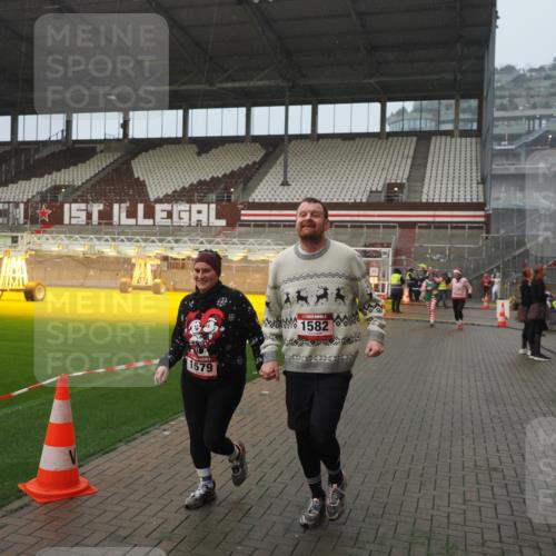 07.12.2025 - St. Pauli X-Mass-Run No. 15 Fabian Wolf http://msf.ph/oto/9409773 07.12.2025 11:09:40 Ziel 59, 66, 266, 330, 814, 971, 1084, 1157, 1463, 1579, 1582, 1851, 1870, 1945, 1974, 2042, 3151, 4190, 4191 meine-sportfotos.de