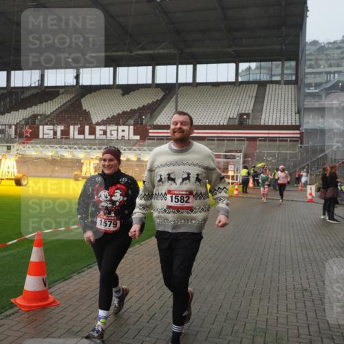 07.12.2025 - St. Pauli X-Mass-Run No. 15 Fabian Wolf http://msf.ph/oto/9409776 07.12.2025 11:09:40 Ziel 59, 66, 266, 330, 814, 971, 1084, 1157, 1463, 1579, 1582, 1851, 1870, 1945, 1974, 2042, 3151, 4190, 4191 meine-sportfotos.de