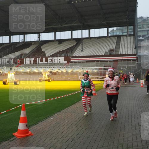 07.12.2025 - St. Pauli X-Mass-Run No. 15 Fabian Wolf http://msf.ph/oto/9409806 07.12.2025 11:09:45 Ziel 59, 66, 330, 696, 814, 863, 1157, 1579, 1582, 1870, 1945, 1974, 2042, 4190, 4191 meine-sportfotos.de