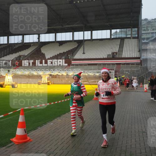 07.12.2025 - St. Pauli X-Mass-Run No. 15 Fabian Wolf http://msf.ph/oto/9409816 07.12.2025 11:09:46 Ziel 59, 66, 330, 696, 737, 814, 863, 1157, 1163, 1579, 1582, 4190, 4191 meine-sportfotos.de