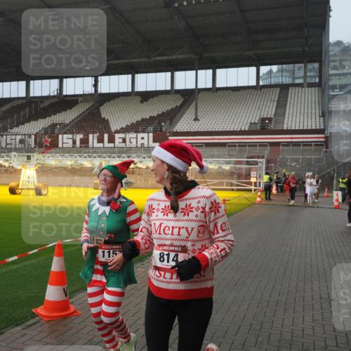 07.12.2025 - St. Pauli X-Mass-Run No. 15 Fabian Wolf http://msf.ph/oto/9409828 07.12.2025 11:09:47 Ziel 59, 66, 330, 696, 720, 737, 814, 863, 1157, 1163, 1579, 1582, 4190 meine-sportfotos.de