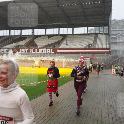 07.12.2025 - St. Pauli X-Mass-Run No. 15 Fabian Wolf http://msf.ph/oto/9409859 07.12.2025 11:09:54 Ziel 696, 720, 737, 755, 814, 863, 1157, 1163 meine-sportfotos.de