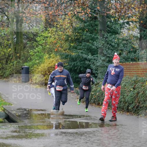 07.12.2025 - St. Pauli X-Mass-Run No. 15 Michael Burmester http://msf.ph/oto/9409860 07.12.2025 11:30:05 Laufen 3743, 3745, 3432 meine-sportfotos.de