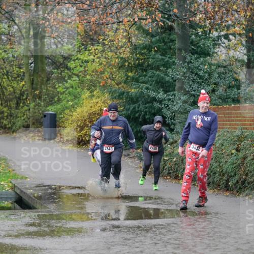 07.12.2025 - St. Pauli X-Mass-Run No. 15 Michael Burmester http://msf.ph/oto/9409863 07.12.2025 11:30:05 Laufen 3743, 3745, 3432 meine-sportfotos.de