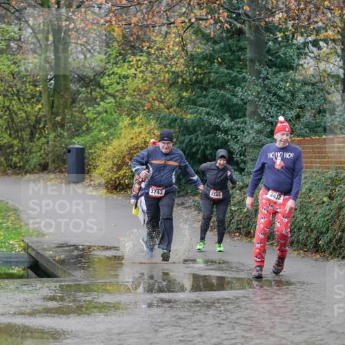 07.12.2025 - St. Pauli X-Mass-Run No. 15 Michael Burmester http://msf.ph/oto/9409866 07.12.2025 11:30:05 Laufen 3743, 3745, 3432 meine-sportfotos.de