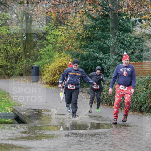 07.12.2025 - St. Pauli X-Mass-Run No. 15 Michael Burmester http://msf.ph/oto/9409869 07.12.2025 11:30:05 Laufen 3743, 5745, 3432 meine-sportfotos.de