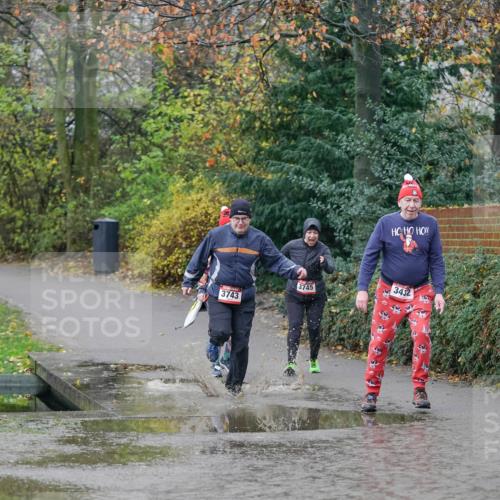 07.12.2025 - St. Pauli X-Mass-Run No. 15 Michael Burmester http://msf.ph/oto/9409872 07.12.2025 11:30:05 Laufen 3743, 3745, 3432 meine-sportfotos.de