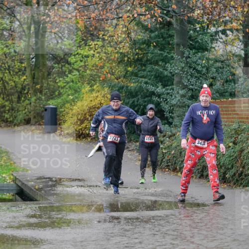 07.12.2025 - St. Pauli X-Mass-Run No. 15 Michael Burmester http://msf.ph/oto/9409875 07.12.2025 11:30:06 Laufen 3745, 3743, 3432 meine-sportfotos.de