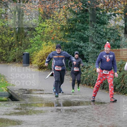 07.12.2025 - St. Pauli X-Mass-Run No. 15 Michael Burmester http://msf.ph/oto/9409878 07.12.2025 11:30:06 Laufen 3743, 3745, 3432 meine-sportfotos.de