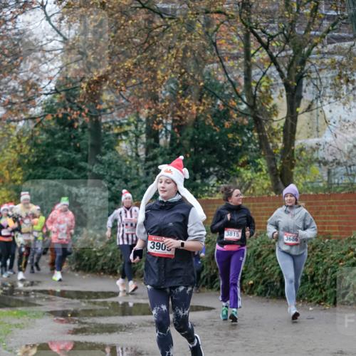 07.12.2025 - St. Pauli X-Mass-Run No. 15 Michael Burmester http://msf.ph/oto/9409880 07.12.2025 09:46:40 Laufen 3903, 3815, 3686 meine-sportfotos.de
