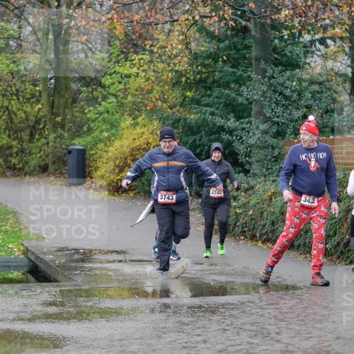 07.12.2025 - St. Pauli X-Mass-Run No. 15 Michael Burmester http://msf.ph/oto/9409881 07.12.2025 11:30:06 Laufen 3743, 3749, 3432 meine-sportfotos.de