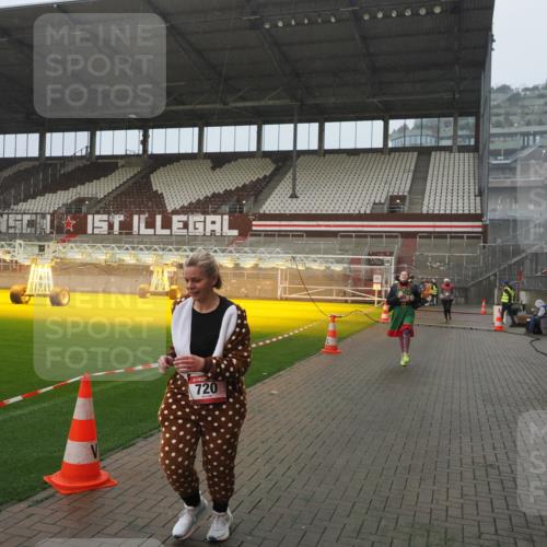 07.12.2025 - St. Pauli X-Mass-Run No. 15 Fabian Wolf http://msf.ph/oto/9409882 07.12.2025 11:09:56 Ziel 696, 720, 737, 753, 755, 814, 863, 1157, 1163 meine-sportfotos.de