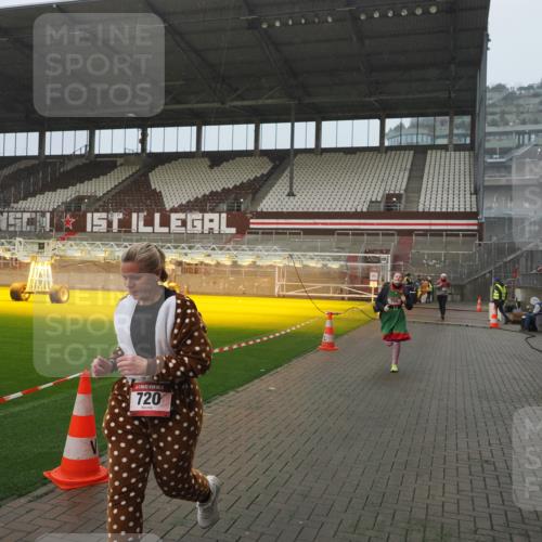 07.12.2025 - St. Pauli X-Mass-Run No. 15 Fabian Wolf http://msf.ph/oto/9409885 07.12.2025 11:09:56 Ziel 696, 720, 737, 753, 755, 814, 863, 1157, 1163 meine-sportfotos.de