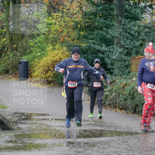 07.12.2025 - St. Pauli X-Mass-Run No. 15 Michael Burmester http://msf.ph/oto/9409887 07.12.2025 11:30:06 Laufen 3743, 3745, 342 meine-sportfotos.de