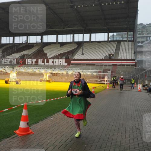 07.12.2025 - St. Pauli X-Mass-Run No. 15 Fabian Wolf http://msf.ph/oto/9409903 07.12.2025 11:09:58 Ziel 696, 720, 737, 753, 755, 863, 1163 meine-sportfotos.de