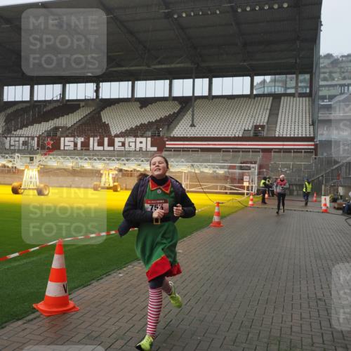 07.12.2025 - St. Pauli X-Mass-Run No. 15 Fabian Wolf http://msf.ph/oto/9409906 07.12.2025 11:09:58 Ziel 696, 720, 737, 753, 755, 863, 1163 meine-sportfotos.de