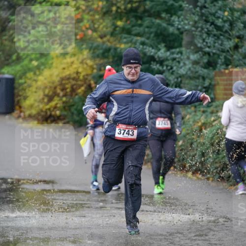 07.12.2025 - St. Pauli X-Mass-Run No. 15 Michael Burmester http://msf.ph/oto/9409911 07.12.2025 11:30:07 Laufen 15, 3743, 3745 meine-sportfotos.de