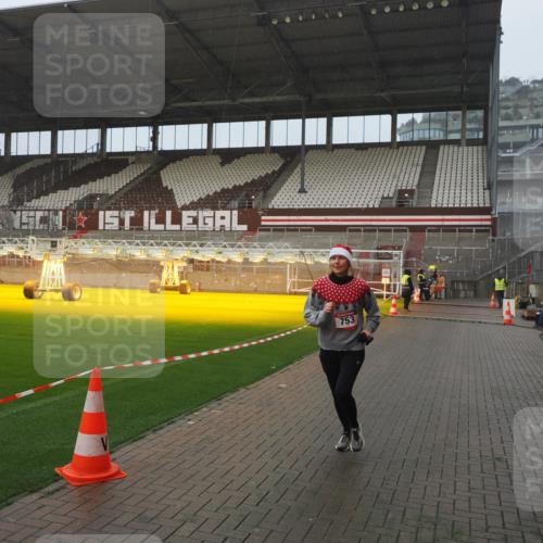 07.12.2025 - St. Pauli X-Mass-Run No. 15 Fabian Wolf http://msf.ph/oto/9409915 07.12.2025 11:10:03 Ziel 696, 720, 737, 753, 755, 863, 1163 meine-sportfotos.de