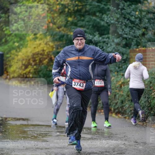 07.12.2025 - St. Pauli X-Mass-Run No. 15 Michael Burmester http://msf.ph/oto/9409917 07.12.2025 11:30:07 Laufen 5, 3743, 3745 meine-sportfotos.de