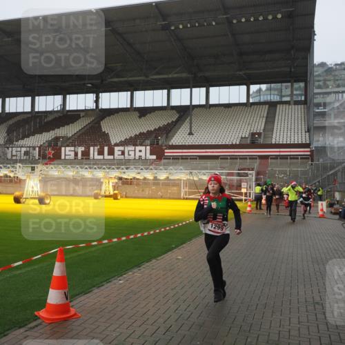 07.12.2025 - St. Pauli X-Mass-Run No. 15 Fabian Wolf http://msf.ph/oto/9409930 07.12.2025 11:10:16 Ziel 42, 980, 1298, 1299, 2371 meine-sportfotos.de