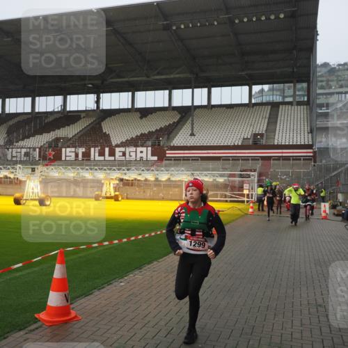 07.12.2025 - St. Pauli X-Mass-Run No. 15 Fabian Wolf http://msf.ph/oto/9409933 07.12.2025 11:10:17 Ziel 42, 53, 980, 1298, 1299, 1697, 2371 meine-sportfotos.de