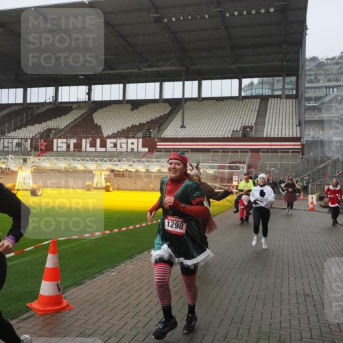 07.12.2025 - St. Pauli X-Mass-Run No. 15 Fabian Wolf http://msf.ph/oto/9409966 07.12.2025 11:10:22 Ziel 42, 53, 980, 1298, 1299, 1398, 1694, 1697, 1739, 1740, 2371 meine-sportfotos.de