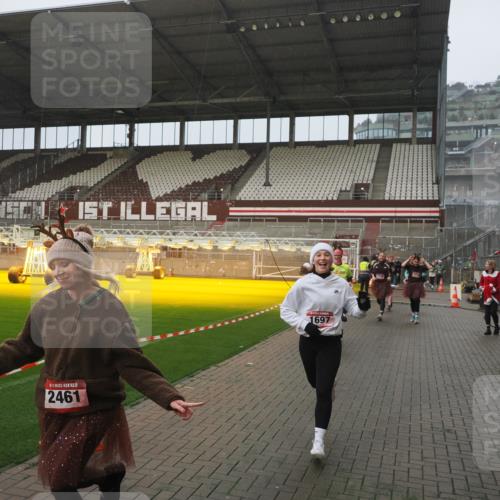 07.12.2025 - St. Pauli X-Mass-Run No. 15 Fabian Wolf http://msf.ph/oto/9409987 07.12.2025 11:10:23 Ziel 42, 53, 980, 1298, 1299, 1398, 1694, 1697, 1739, 1740, 2371 meine-sportfotos.de