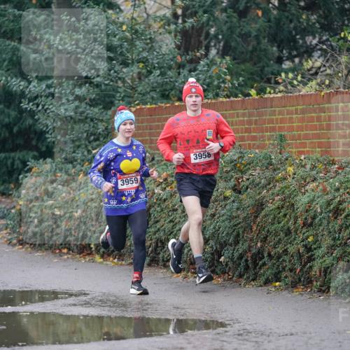 07.12.2025 - St. Pauli X-Mass-Run No. 15 Michael Burmester http://msf.ph/oto/9409994 07.12.2025 11:38:02 Laufen 3959, 3958 meine-sportfotos.de