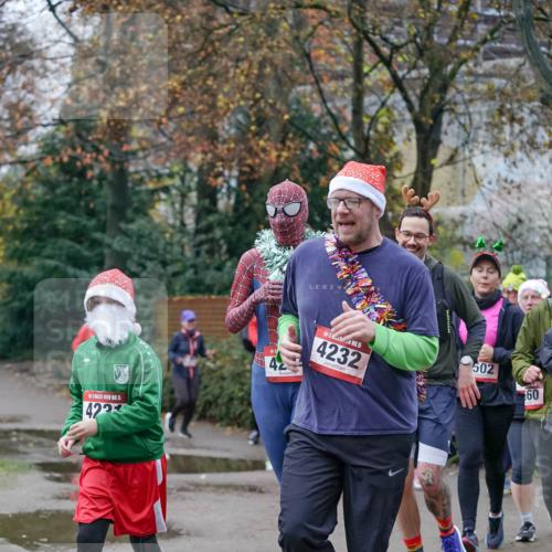 07.12.2025 - St. Pauli X-Mass-Run No. 15 Michael Burmester http://msf.ph/oto/9409998 07.12.2025 09:46:55 Laufen 15, 422, 15, 4232, 502, 60 meine-sportfotos.de