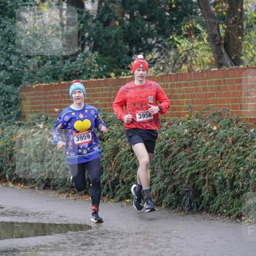 07.12.2025 - St. Pauli X-Mass-Run No. 15 Michael Burmester http://msf.ph/oto/9410000 07.12.2025 11:38:02 Laufen 3959, 3958 meine-sportfotos.de