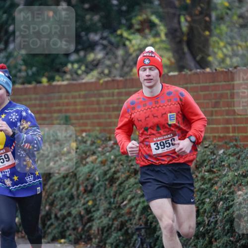 07.12.2025 - St. Pauli X-Mass-Run No. 15 Michael Burmester http://msf.ph/oto/9410006 07.12.2025 11:38:03 Laufen 15, 3959, 15, 3958 meine-sportfotos.de