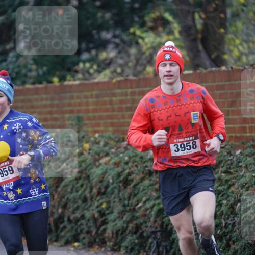 07.12.2025 - St. Pauli X-Mass-Run No. 15 Michael Burmester http://msf.ph/oto/9410009 07.12.2025 11:38:03 Laufen 15, 3959, 5, 3958 meine-sportfotos.de