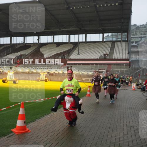 07.12.2025 - St. Pauli X-Mass-Run No. 15 Fabian Wolf http://msf.ph/oto/9410015 07.12.2025 11:10:25 Ziel 42, 53, 980, 1298, 1299, 1398, 1694, 1697, 1739, 1740, 2371 meine-sportfotos.de