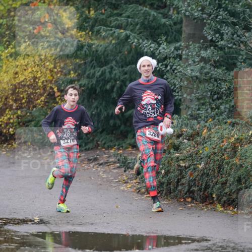 07.12.2025 - St. Pauli X-Mass-Run No. 15 Michael Burmester http://msf.ph/oto/9410020 07.12.2025 11:38:06 Laufen 3276, 3280 meine-sportfotos.de