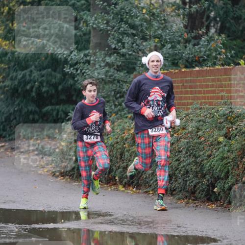 07.12.2025 - St. Pauli X-Mass-Run No. 15 Michael Burmester http://msf.ph/oto/9410023 07.12.2025 11:38:08 Laufen 3280, 3276 meine-sportfotos.de