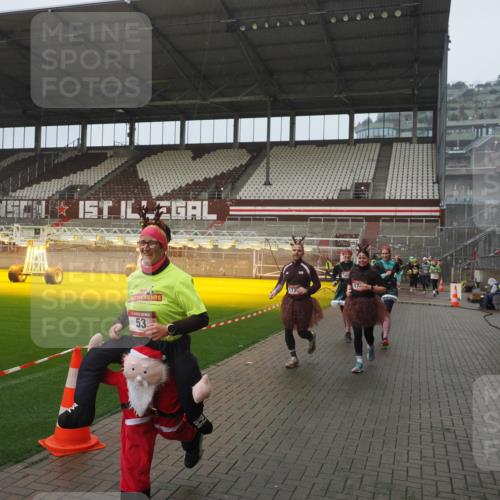 07.12.2025 - St. Pauli X-Mass-Run No. 15 Fabian Wolf http://msf.ph/oto/9410025 07.12.2025 11:10:26 Ziel 30, 31, 42, 49, 53, 134, 980, 1298, 1299, 1398, 1692, 1694, 1697, 1739, 1740, 2371 meine-sportfotos.de
