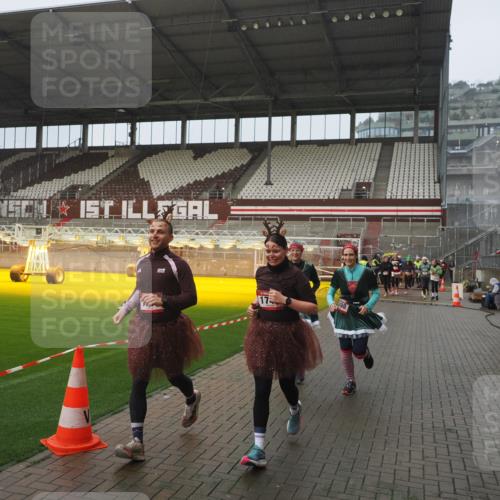 07.12.2025 - St. Pauli X-Mass-Run No. 15 Fabian Wolf http://msf.ph/oto/9410041 07.12.2025 11:10:27 Ziel 30, 31, 42, 49, 53, 134, 980, 1298, 1299, 1398, 1692, 1694, 1697, 1739, 1740, 2371 meine-sportfotos.de