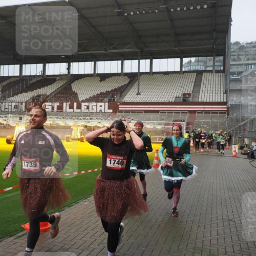 07.12.2025 - St. Pauli X-Mass-Run No. 15 Fabian Wolf http://msf.ph/oto/9410047 07.12.2025 11:10:27 Ziel 30, 31, 42, 49, 53, 134, 980, 1298, 1299, 1398, 1692, 1694, 1697, 1739, 1740, 2371 meine-sportfotos.de